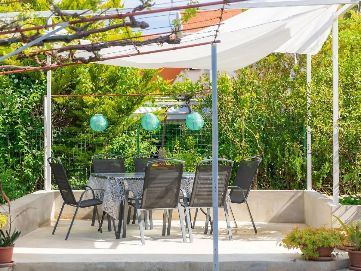 Apartment Laura By Interhome Pula